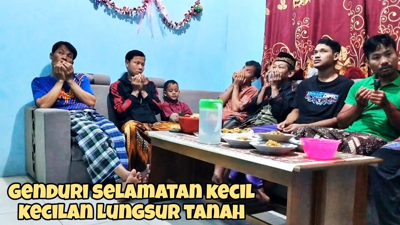 MALAM HARI GENDURI SELAMATAN KECIL KECILAN AKIBAT KEJATUAN KELAPA TEMPO HARI 