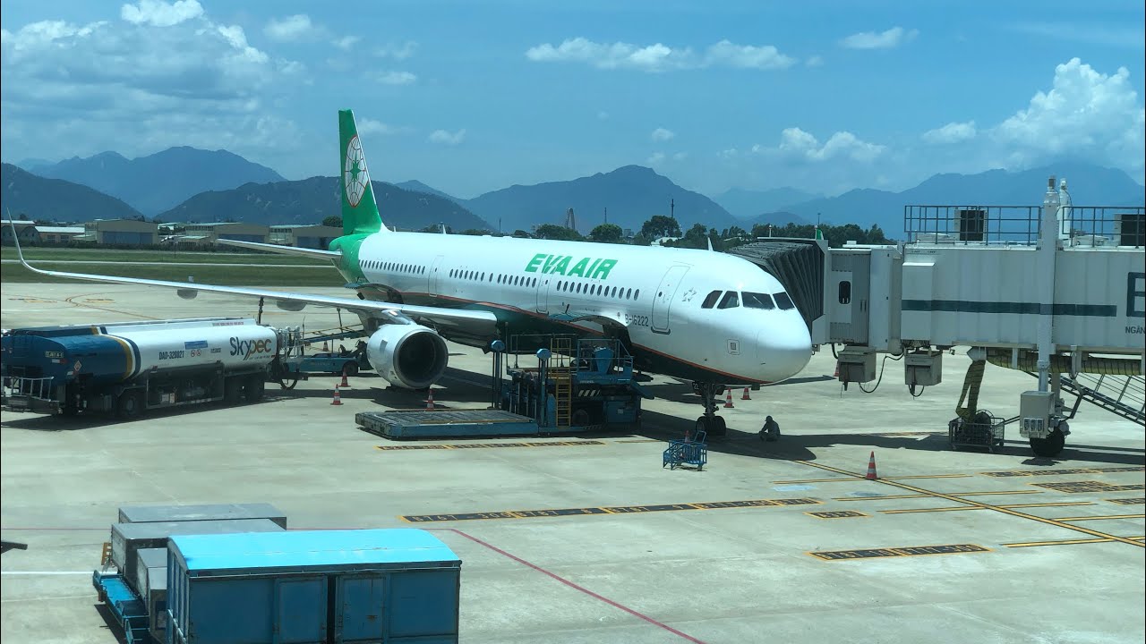 EVA Air Airbus A321-200 Taxiing/Taking-Off At Da Nang
