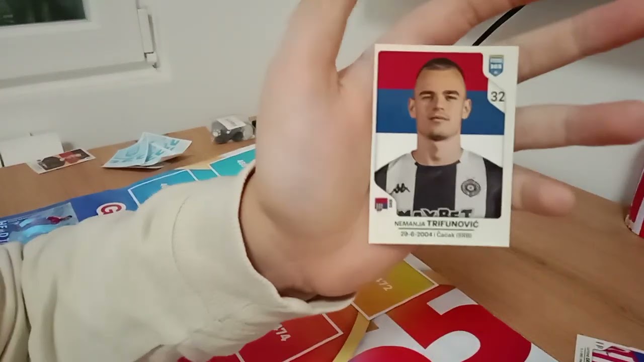 Jos jedno otvaranje i lepljenje sličica