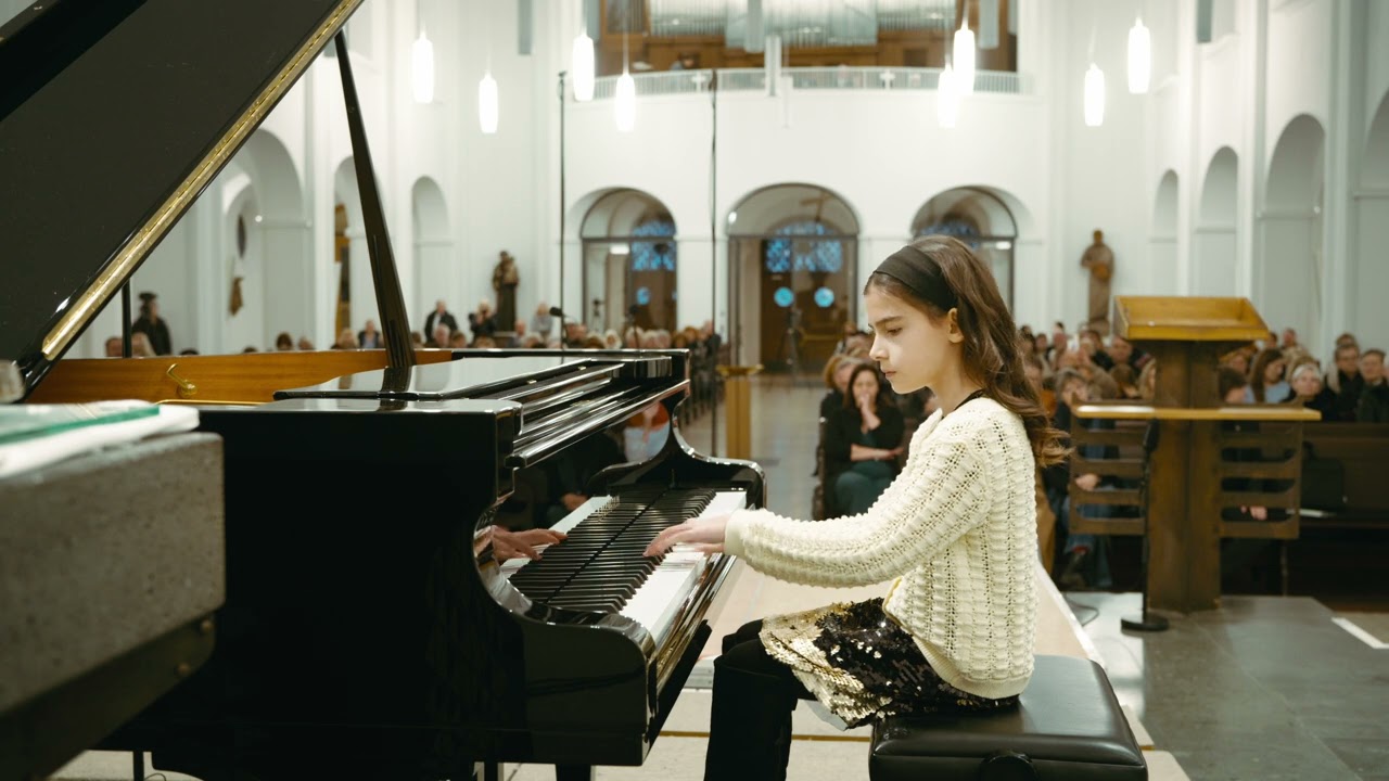 Wintervogel 2025.  Prelude in c minor BWV 999