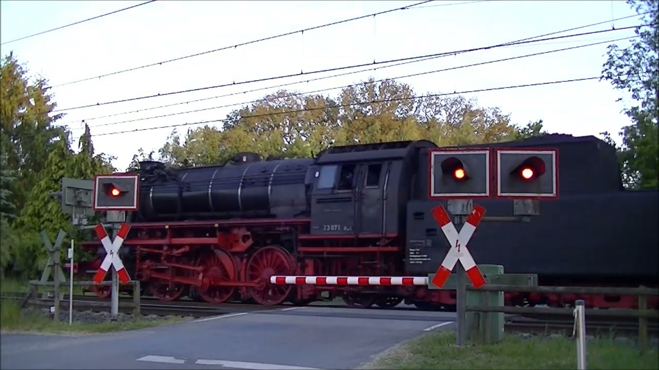 Bahn&uuml;bergang Gildehaus // Railroad crossing // Spoorwegovergang // VSM 23 071+076 met Westfalendampf