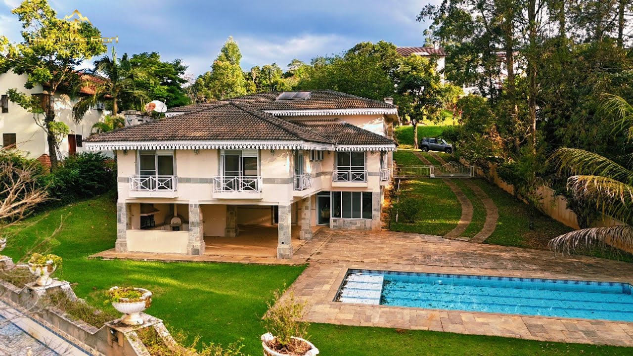 Casa de luxo com 550m² em condomínio de alto padrão na Serra da Cantareira em um terreno de 1550m² .