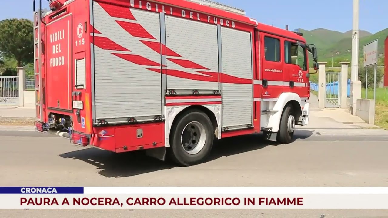 CRONACA. PAURA A NOCERA, CARRO ALLEGORICO IN FIAMME