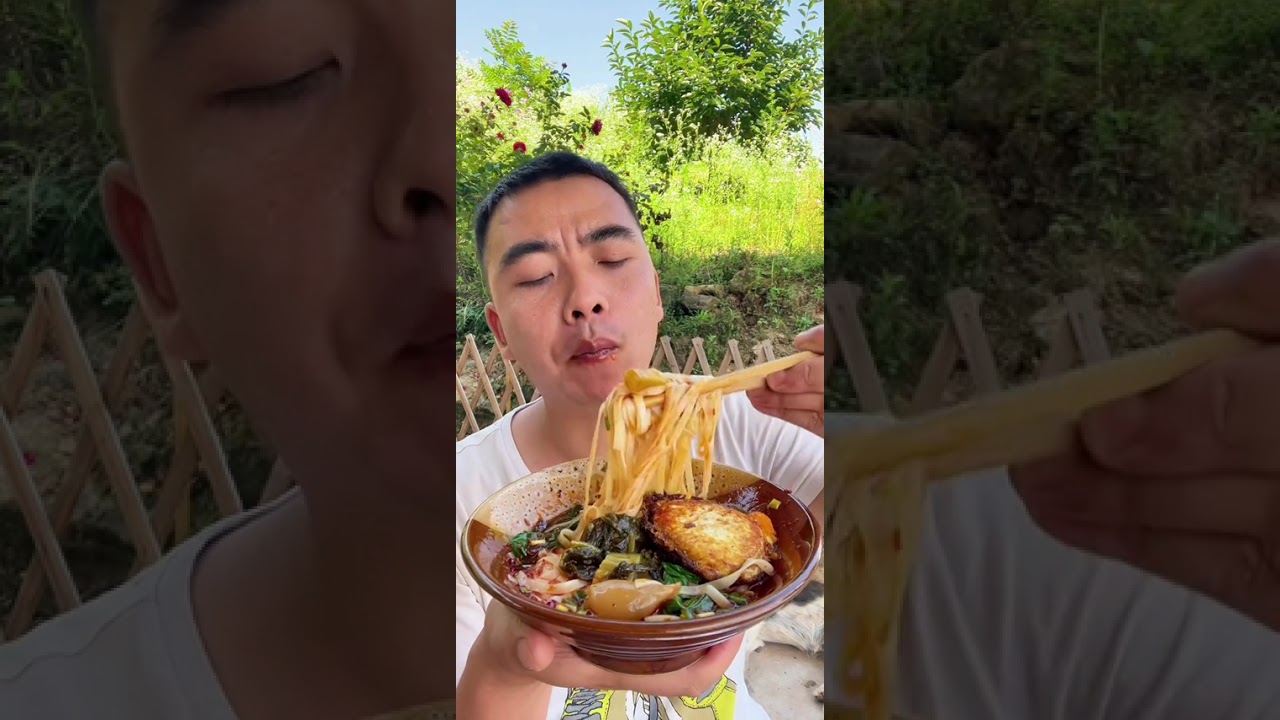兄弟姐妹们 吃饭了哦 今天吃酸菜鸡蛋面条 简简单单又是一餐#抖音美食推荐官 #美食#普通的饭菜都是家的味道 @DOU+小助手