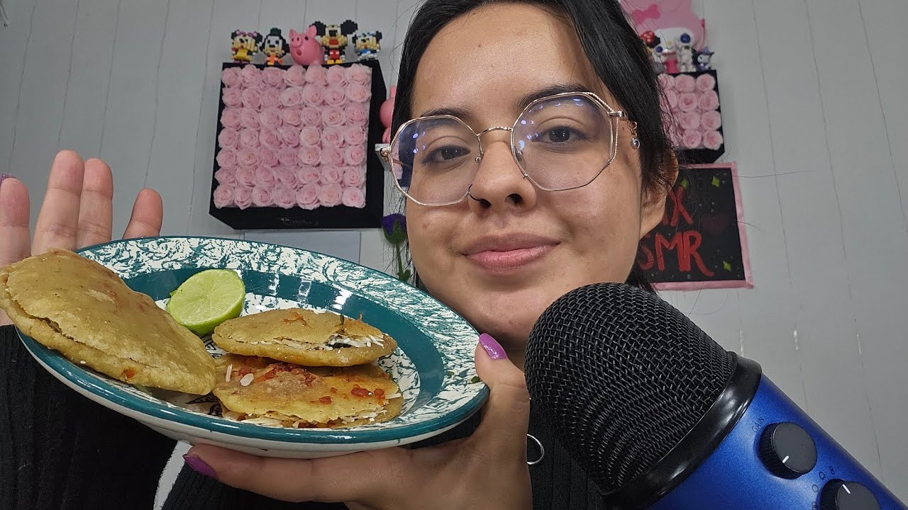 ASMR COMIENDO MINI GORDITAS+PLATICA DE MUJERS