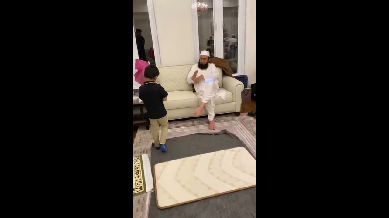 Maulana Tariq Jameel meeting with little boy