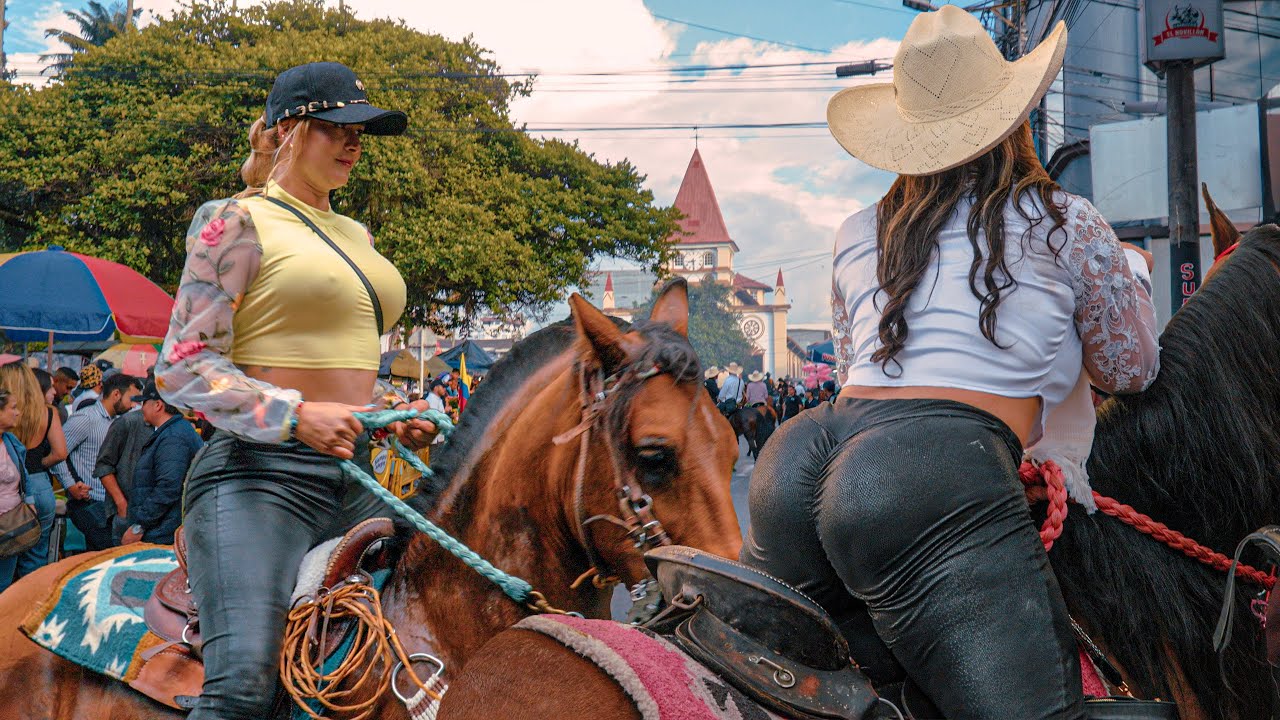 Incredible Horse Riding Sunset 😍 Stunning Women Rules the Rodeo 🐴