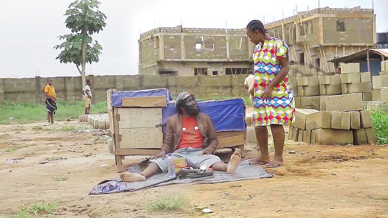 Elle amene toujours la bouffe pour le vieux mendiant sais pas Dieu l'utilisera pour changer sa vie 1