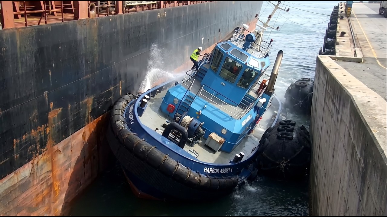 Unbelievable Ship and Boat Accidents Caught on Camera
