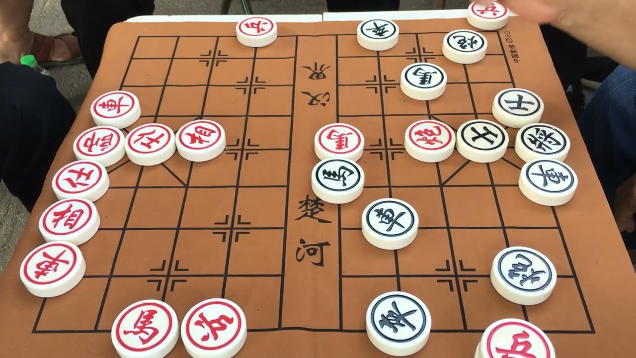 双方这一局的象棋对决真是太精彩了，尤其到残局更是厉害，精彩啊 #公园象棋#象棋#街头象棋
