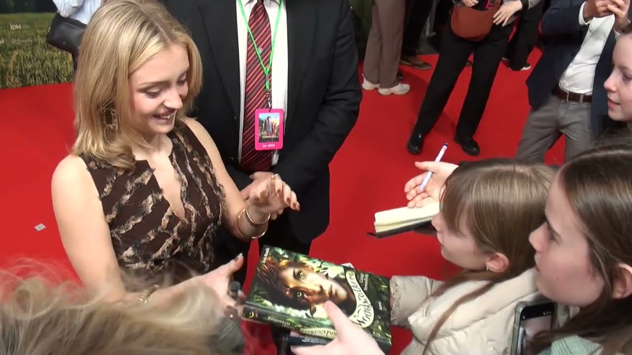 WOODWALKERS 2 Premiere EMILE CHÉRIF LILLI FALK JOHAN VON EHRLICH & SOPHIE LELENTA Autogramme & Fotos