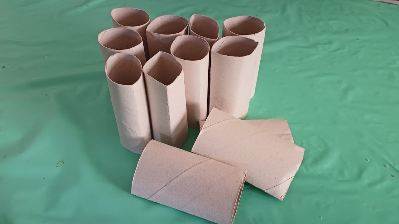 Olha o que eu fiz com rolo de papel higienico e caixa de ovos  decoracão ficou sensacional