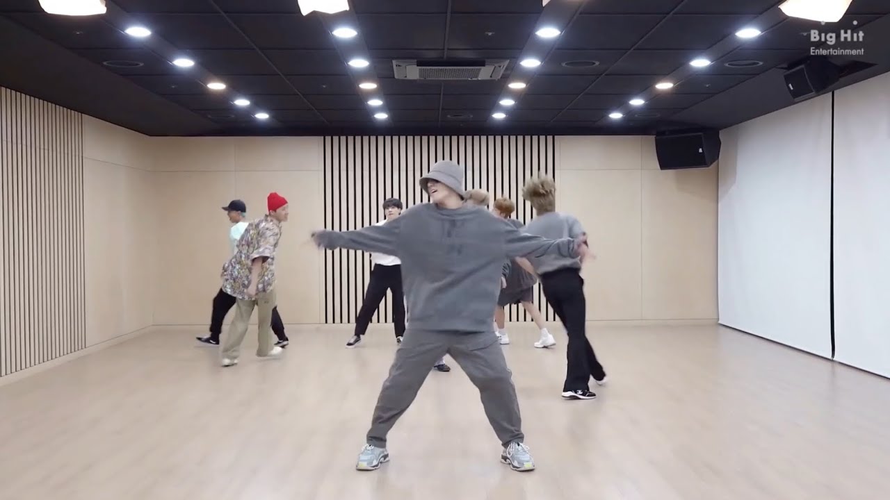 BTS Dancing to Bad By Michael Jackson 💀Dynamite Choreography!!
