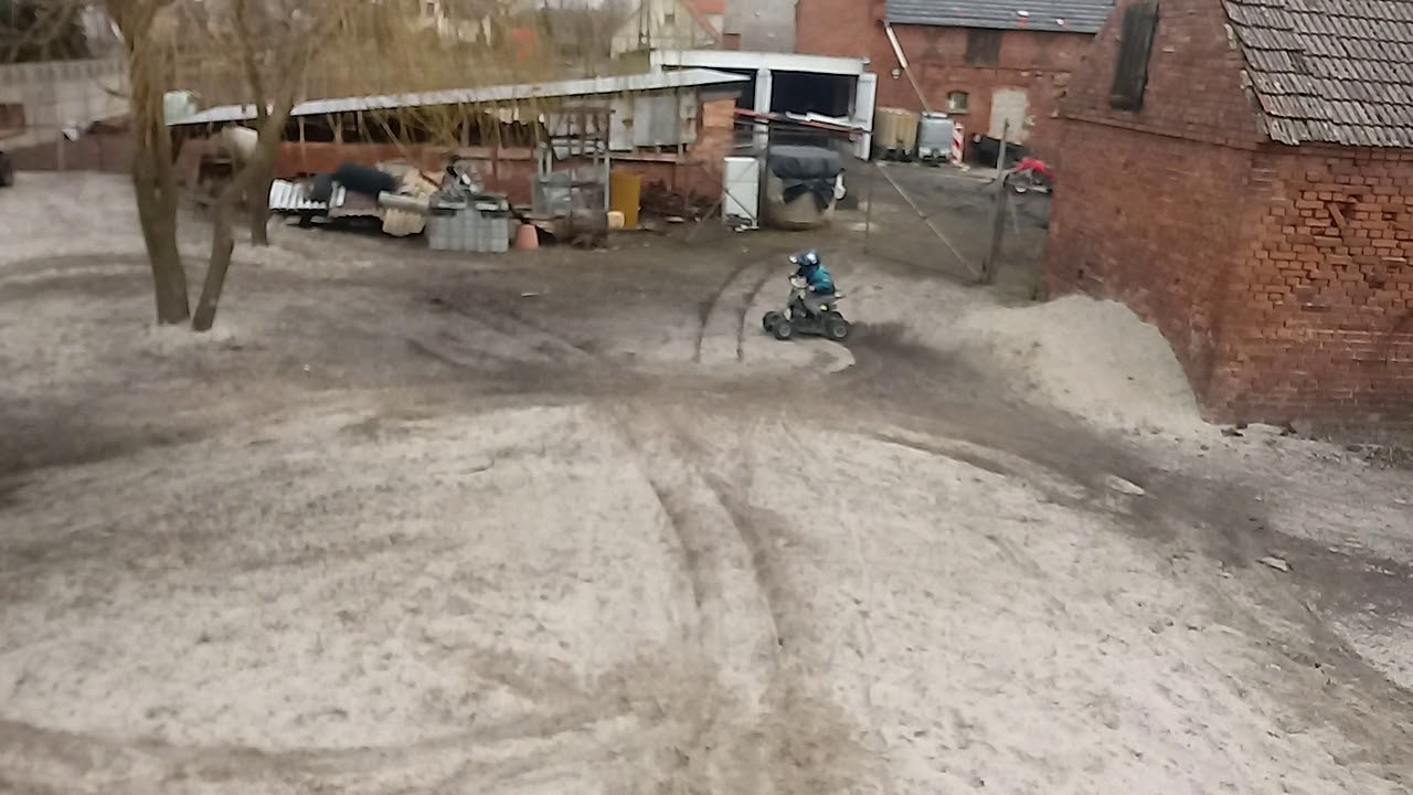Mini quad 50 w akcji
