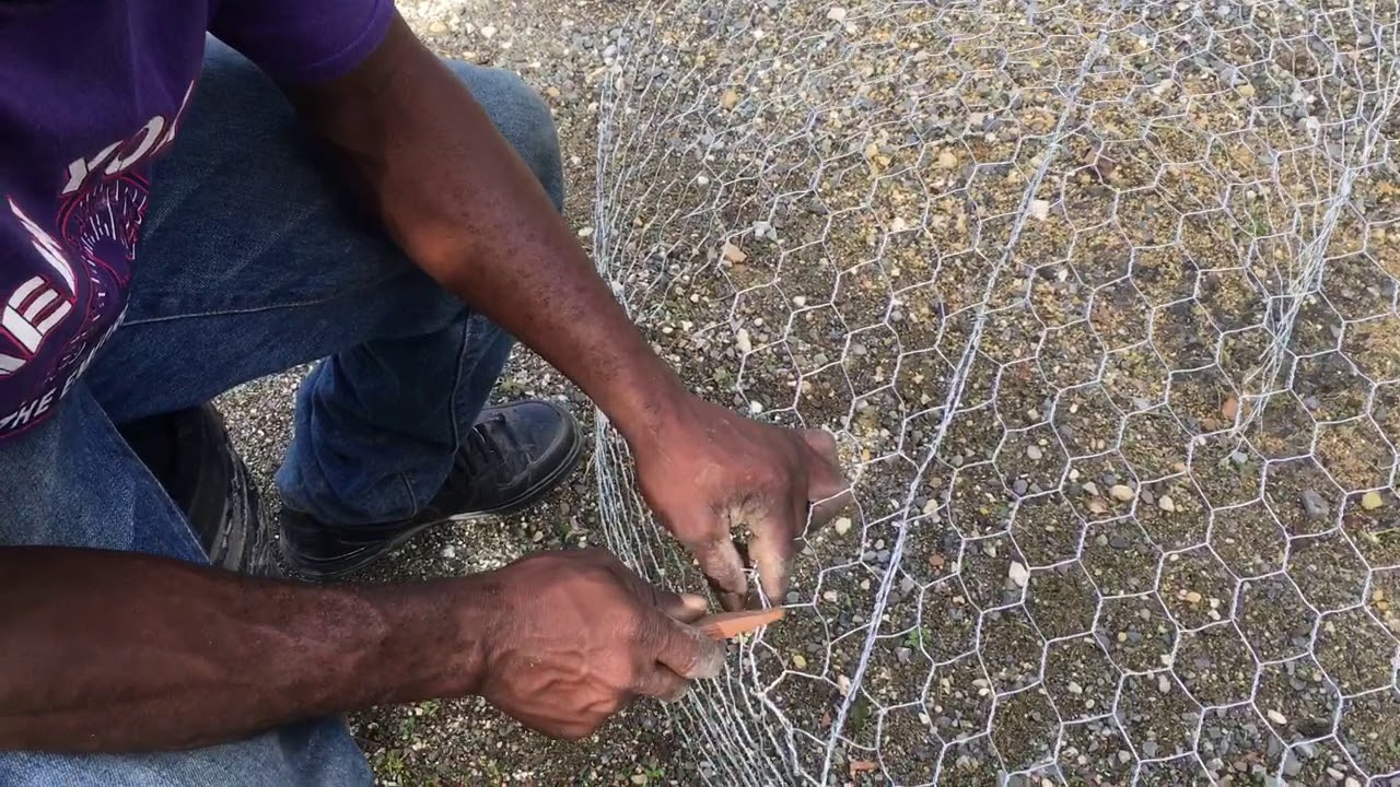 Making of fish pots in Jamaica (part 1 )