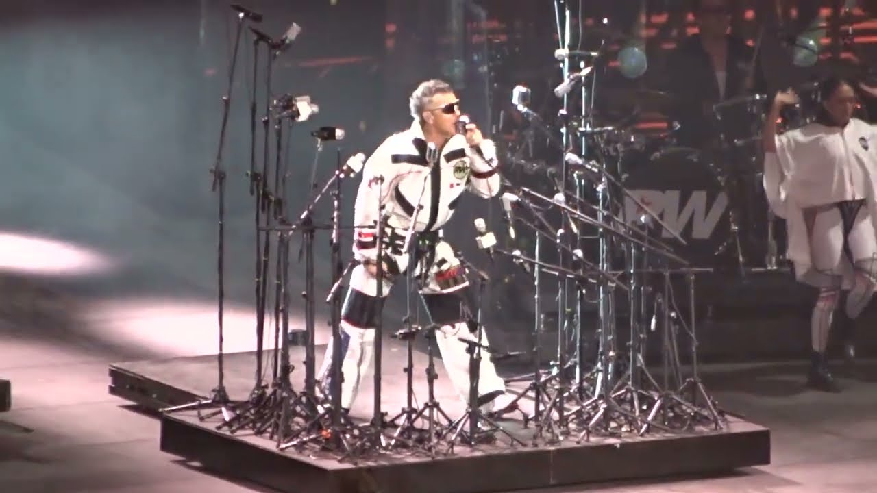 Robbie Williams - Rocket & Let Me Entertain You (Live Kraków 2025)