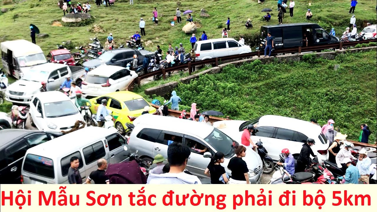 Tắc đường trên núi Mẫu Sơn