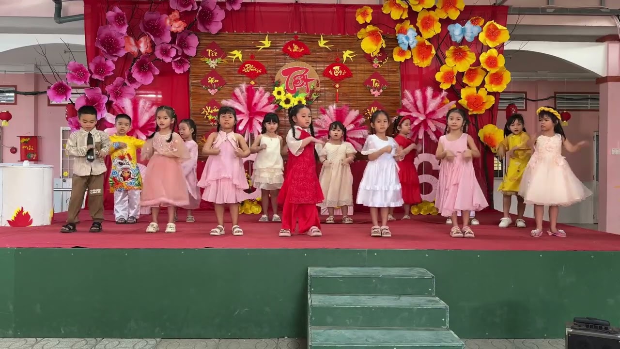 Lá 1 chúc mừng năm mới