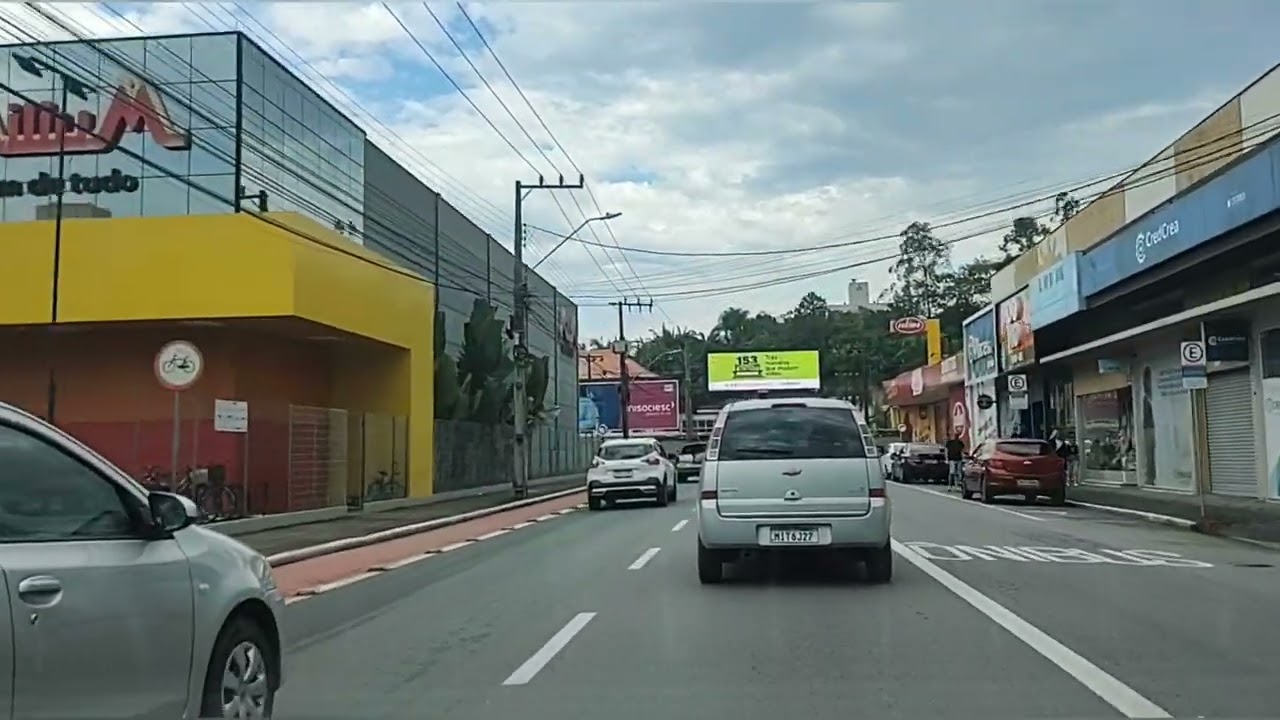 rolê de carro pelo centro de Jaraguá do Sul / @jaragualinda