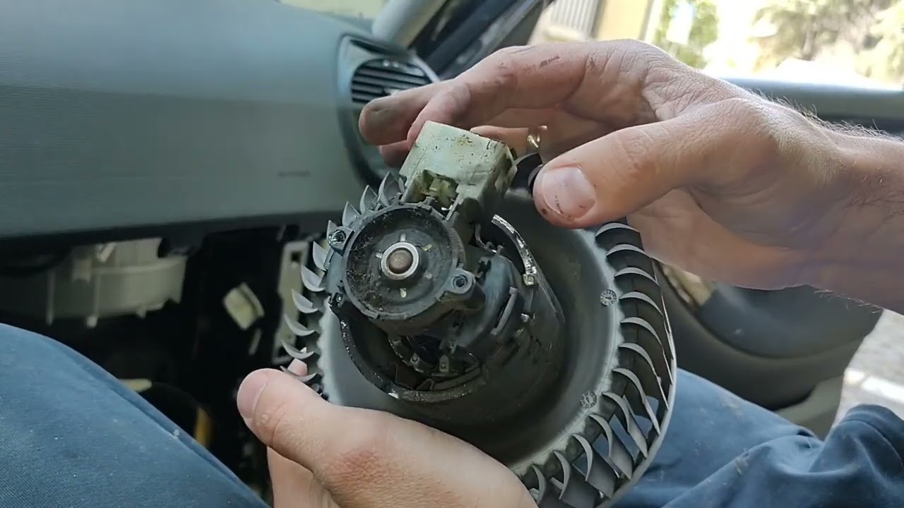 C4 grand picasso 2009 - Ventilator kabine prekida - oksidirali kontakti - čišćenje celog ventilatora
