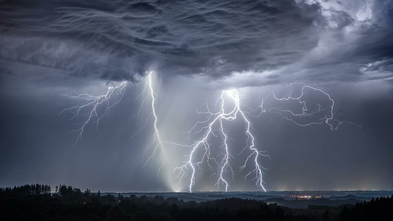1 Hour of Thunderstorm Sounds—Heavy Rain and Distant Thunder for Deep Sleep and Relaxation