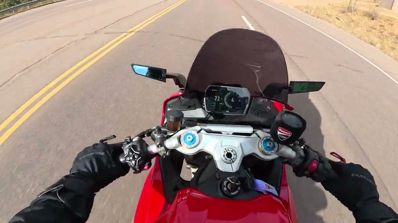 Ducati Panigale V2 S (2025) - Trying to find some good windies!