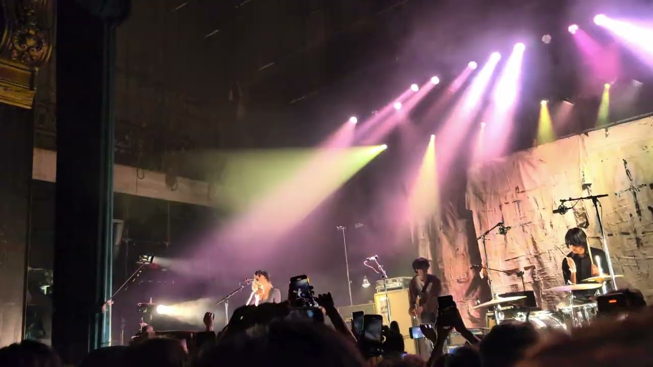 julie - catalogue (Live @ LA 2024-11-12)