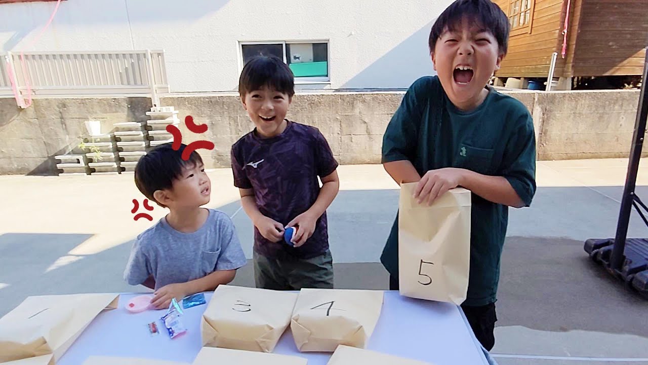 ストラックアウトゲーム大会  ボールが当たらなくて激おこどんちゃんお菓子をぶちまける  豪華駄菓子景品で幼い弟に厳しい兄たち 　＃1983