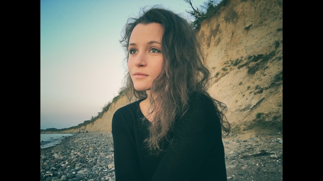 Sia - Unstoppable | Acoustic Cover (by Nadja Krueger)