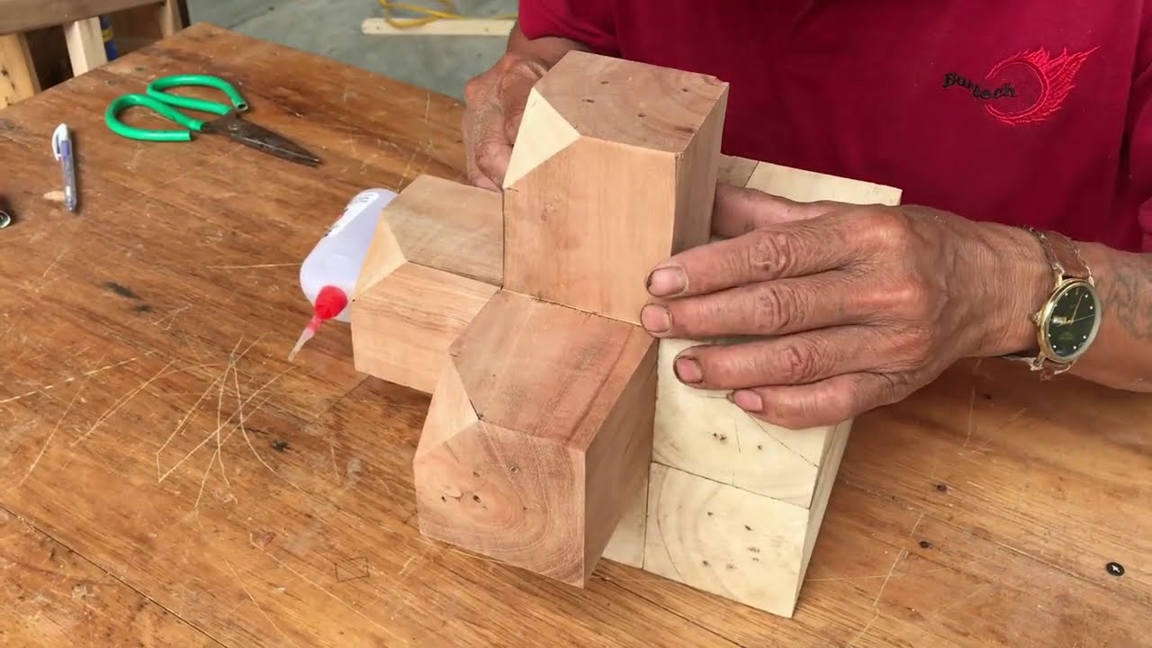 Amazing Woodworking Idea From Pallet Wood // How To Build A Very Cute Little Table - DIY!