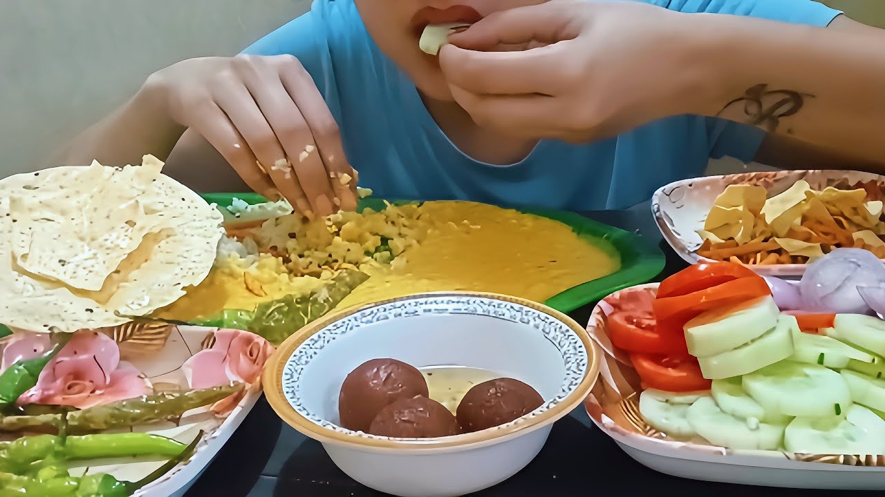 Eating homemade🔥 & Spicy Kadhi Chawal😋 or Gulabjamun😝🥰😋🤗 #MUKBANG #ASMR #indianfoodvlog #eatwithRVG 