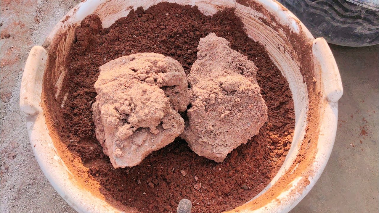 Extra gritty soft dusty red dirt crumbling dry  in lots of water 💦 ‎@SAASMR ||  Satisfying ||
