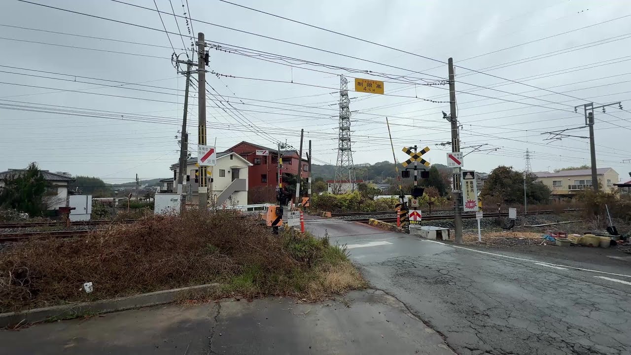 【踏切】九州の遮断桿がとても短い踏切【鹿児島本線】