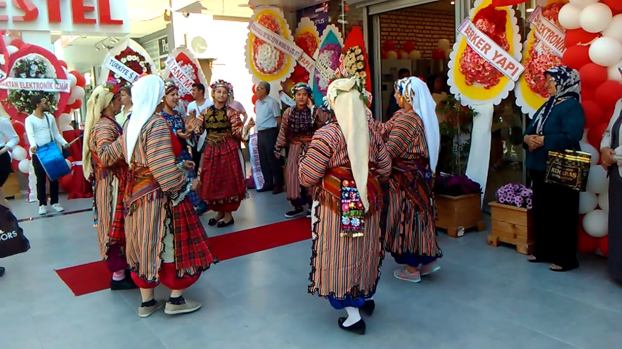 Westel mağzasının açılışını coşturan milas İKİZTAŞ KÖYÜ kadınları