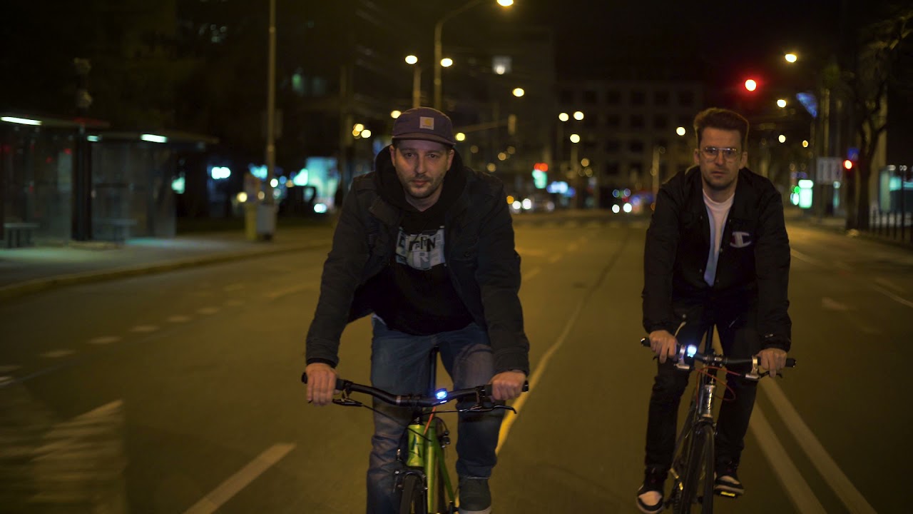 Eremen & Petijee - Komentujem to (lyrics video)