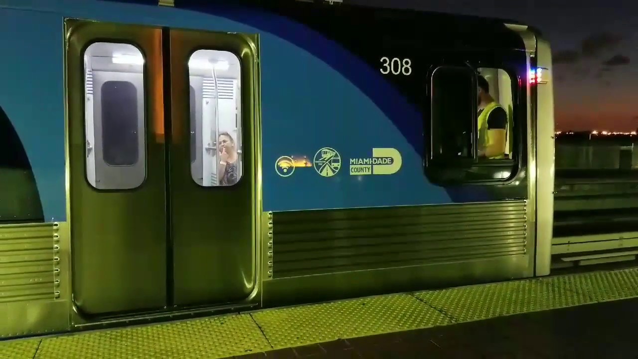 Miami Metrorail: a ride on the Hitachi cars (Dec. 5, 2017)