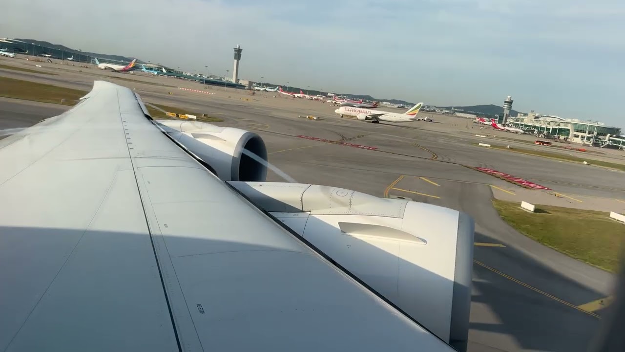 (4K) Korean Air 747-8 (new livery) POWERFUL TAKEOFF SEOUL!!! [4K]