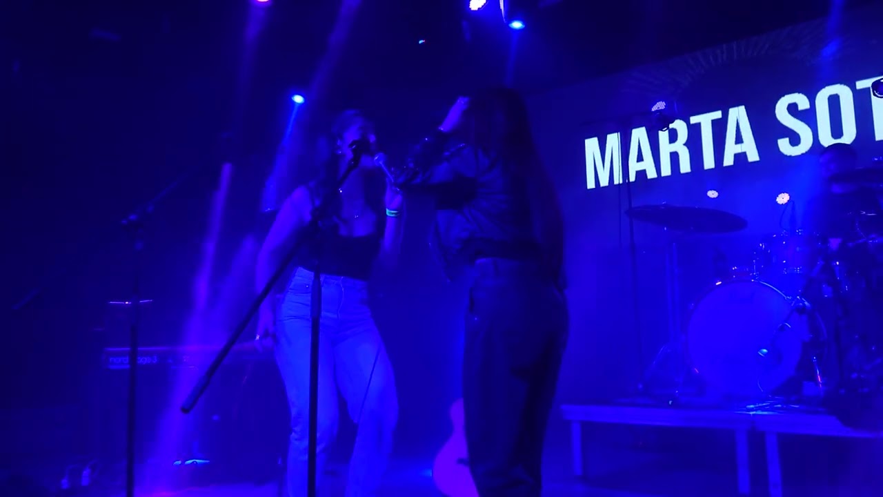MARTA SOTO Y JULIA MEDINA - Entre otros cien - 15-12-23