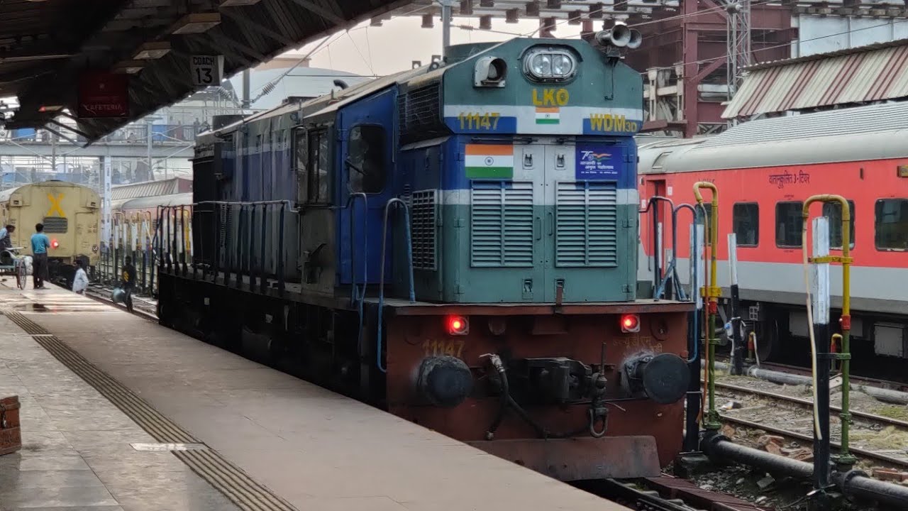 WDM3D engine idling sound | Varanasi Railway Station | Good Vibes | ASMR Sound 🎧 recommended
