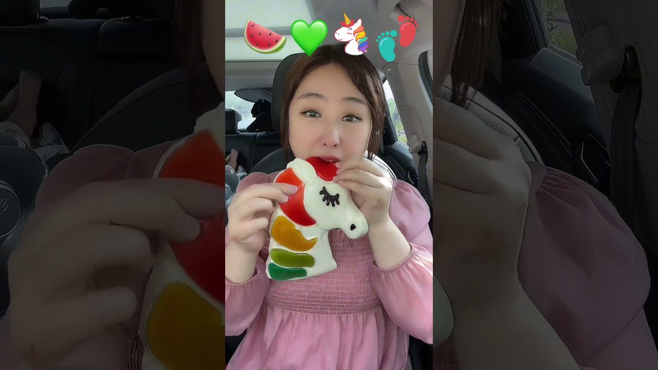 Eat emoticons,eat you bite by bite,the co-pilot eats snacks#food#shortvideo#eatemoticons