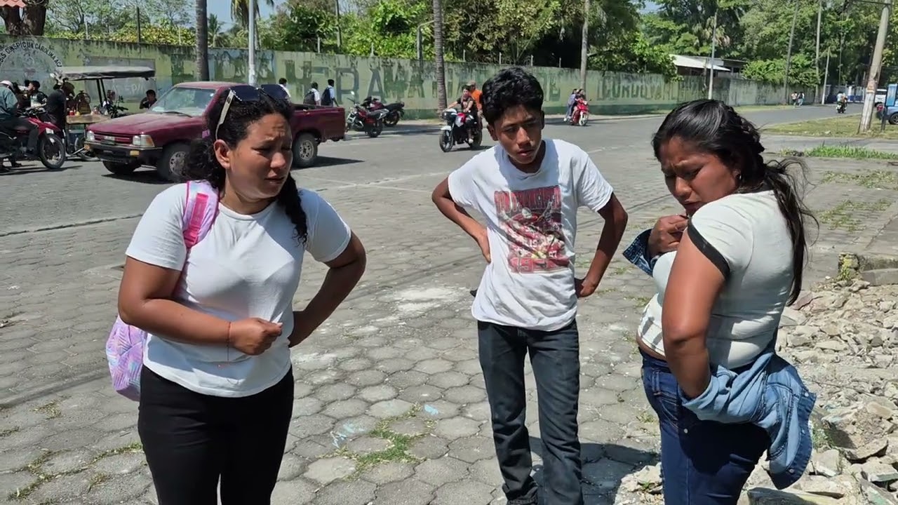 Tremendo vergu30 en plena calle con KARINA toda la gente se amontono🤬