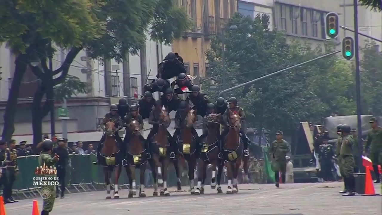 Acrobacia: Caballer&iacute;a del ej&eacute;rcito Mexicano