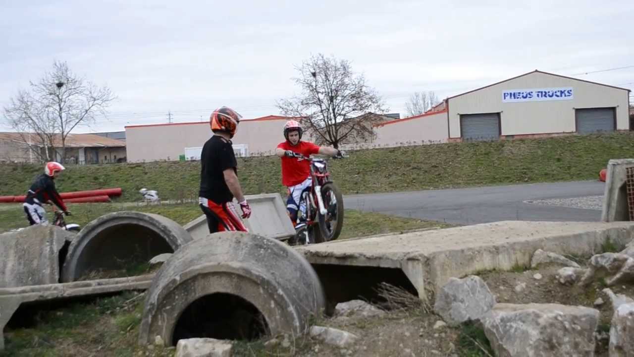 moto candie trial entre potes