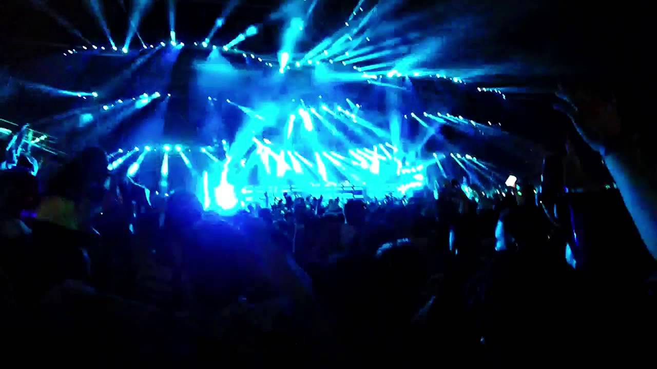 Afrojack & Bunji Garlin vs. Wiwek- Welcome Girls vs. Angry Birdz [Ultra 2015]