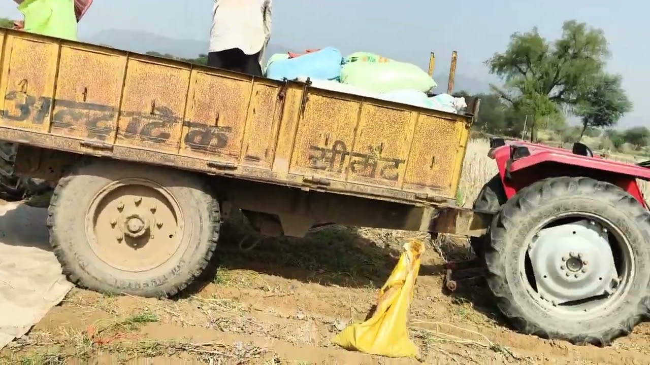 Mahindra tractor se sarso nikalte huye#farming#automobile#desi life#video subscribe kare 🙏🙏🙏🙏🙏🙏