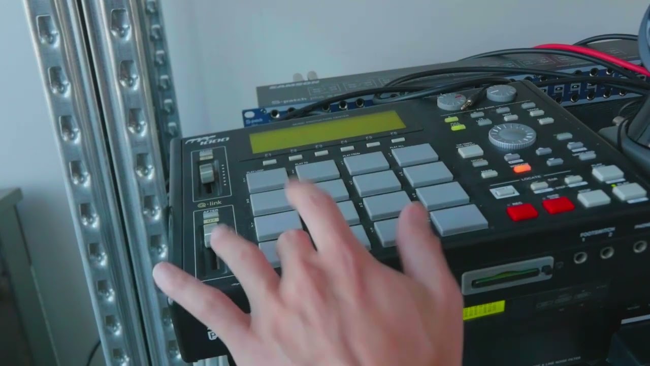 Akai S900 house beat and Chord stuff