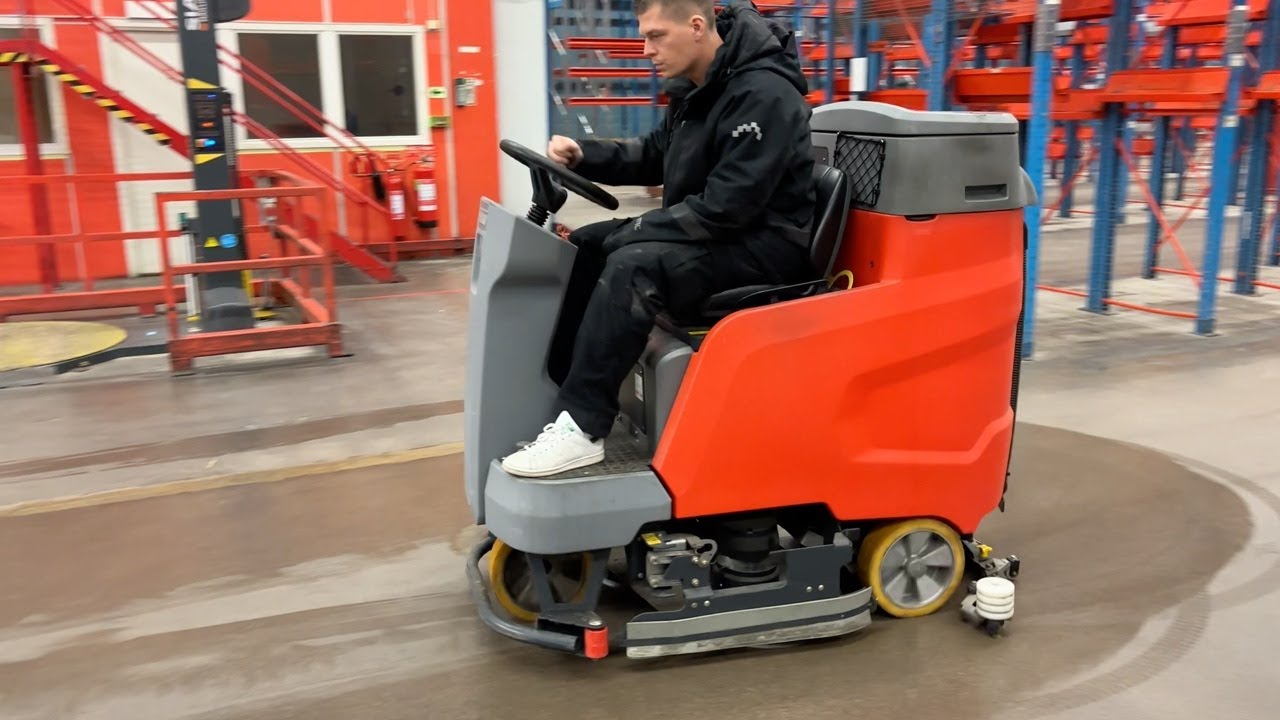 Köp Skurmaskin Hako Scrubmaster B120 R på Klaravik