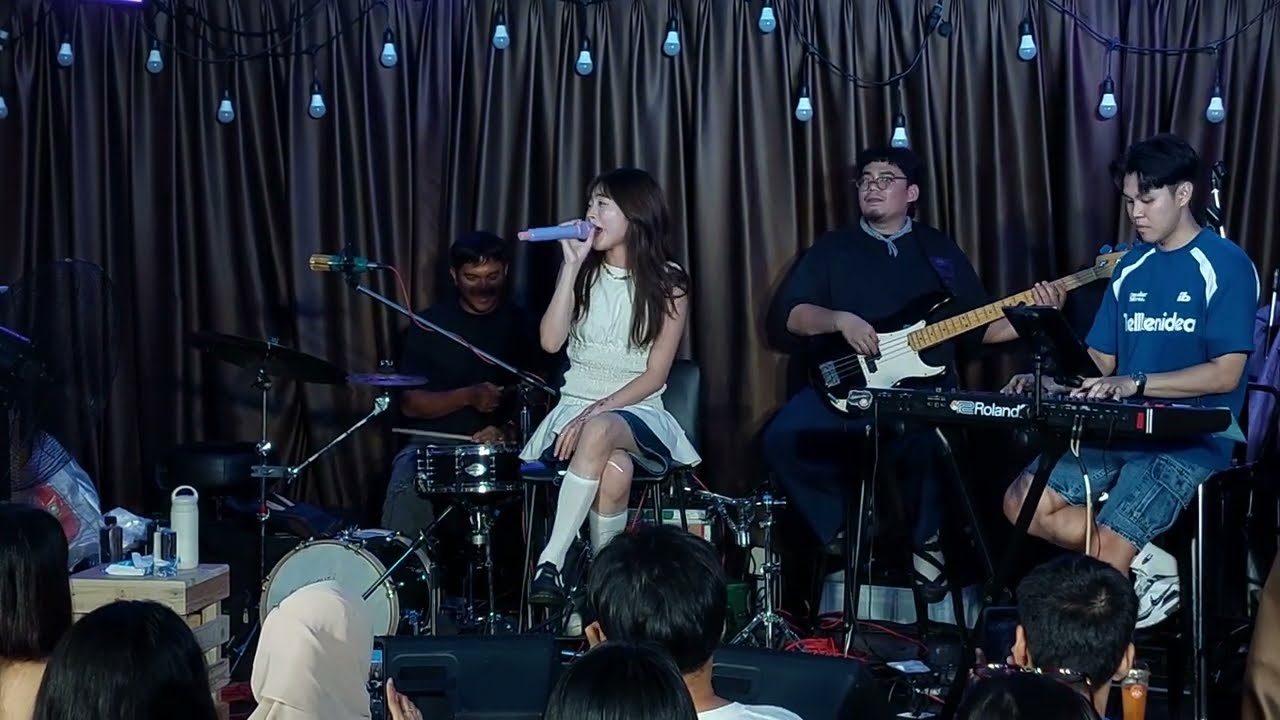 Bell Warisara [Fancam] : หัวหมู (born but with me) @ Unplug Corner (250831)