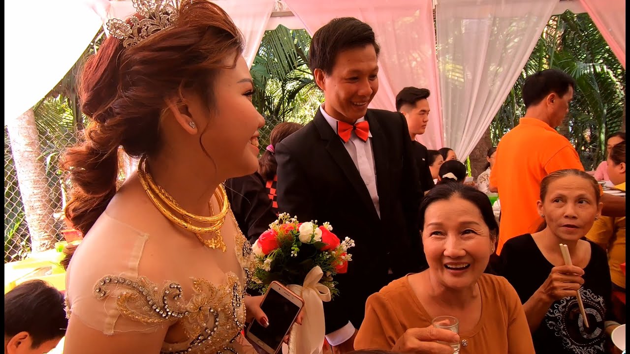 Mẹ Và Mợ Út Đi Ăn Đám Cưới Nhà Anh Hai ẤN - Hương Vị Đồng Quê - Bến Tre - Miền Tây