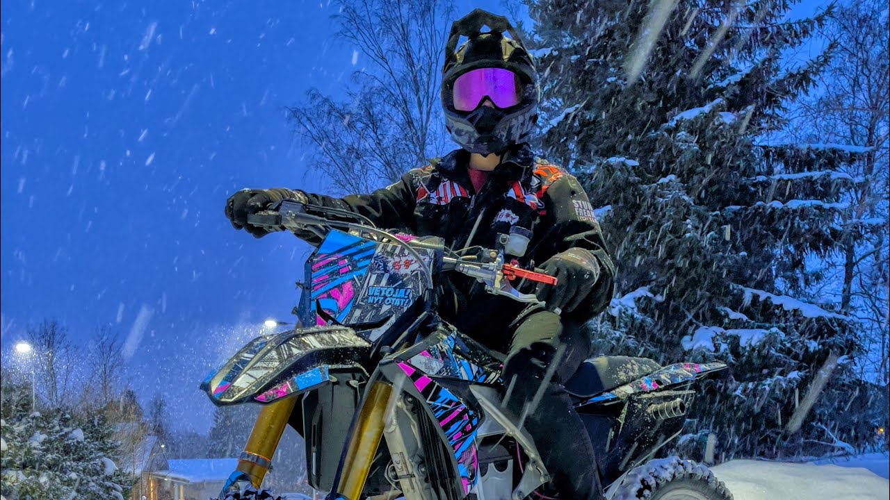 Teemu Suomelan Suzukin teippaus Lempäälän moottoripajalla